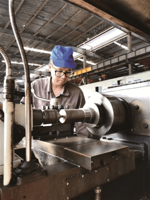 衢州四杰榮登“全國優秀農民工”榜單，機械設備研發領域展風采